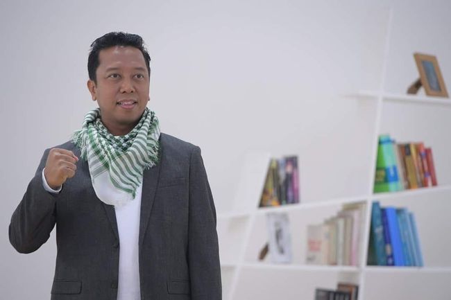 Ketum PPP Mengaku Lebih Suka Tampil dengan Gaya Anak Muda Ketum PPP Mengaku Lebih Suka Tampil dengan Gaya Anak Muda