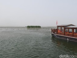 Laut Ajaib di Tengah Gurun Pasir China