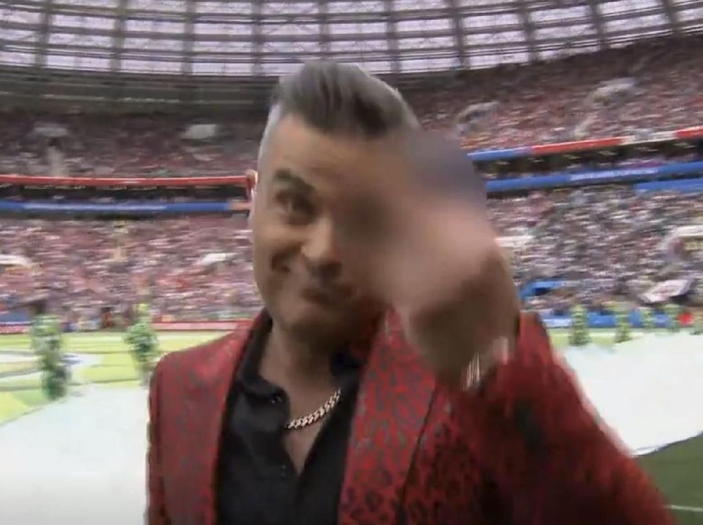 Jari Tengah Robbie Williams di Pembukaan Piala Dunia 2018 Jari Tengah Robbie Williams di Pembukaan Piala Dunia 2018