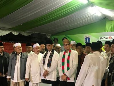 Potret Malam Takbiran Pertama Anies-Sandi