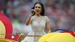 Robbie Williams dan Aida Garifullina Curi Perhatian di Pembukaan Piala Dunia 2018