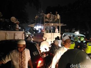 Berangkat dari Petamburan, FPI Mulai Takbiran Keliling Jakarta