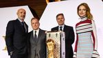 Natalia Vodianova, Supermodel Rusia Pembawa Trofi Piala Dunia 2018