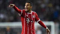 Thiago Alcantara menjadi nama pertama yang konon diincar Zidane. Ia diplot sebagai gelandang tengah yang bersiaga sedikit ke belakang. (Foto: David Ramos/Getty Images)