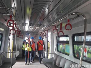 Cek Kesiapan Jelang Sertifikasi, Sandiaga Tinjau Proyek LRT