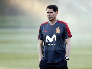 Fernando Hierro Tinggalkan Timnas Spanyol Fernando Hierro Tinggalkan Timnas Spanyol