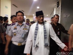 Sandi Tinjau Terminal Pulogebang, Agen Bus Keluhkan Sepi Penumpang