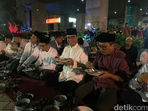 Anies Ingin Tradisi Santap Ketupat Malam Takbiran Dilestarikan Anies Ingin Tradisi Santap Ketupat Malam Takbiran Dilestarikan
