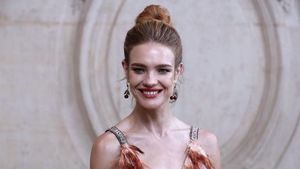 Natalia Vodianova, Supermodel Rusia Pembawa Trofi Piala Dunia 2018