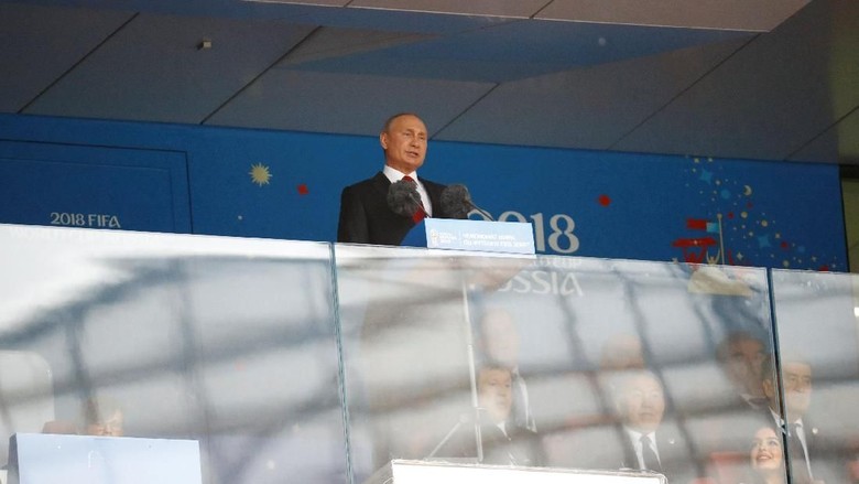 Telepon Vladimir Putin untuk Timnas Rusia Telepon Vladimir Putin untuk Timnas Rusia