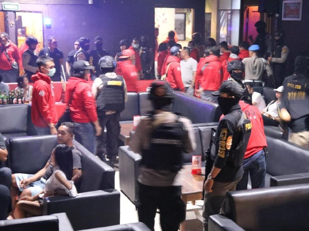 Razia Tempat Hiburan, Polda Bali Amankan 8 Terduga Pengguna Narkoba Razia Tempat Hiburan, Polda Bali Amankan 8 Terduga Pengguna Narkoba