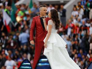 Robbie Williams dan Aida Garifullina Curi Perhatian di Pembukaan Piala Dunia 2018