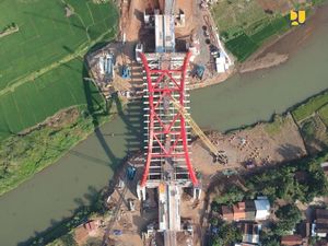 Girder Jembatan Kali Kuto Ambruk, Waskita: Kami Mohon Maaf Girder Jembatan Kali Kuto Ambruk, Waskita: Kami Mohon Maaf