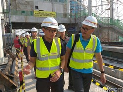 Sandi Pastikan LRT Jakarta Beroperasi Sebelum Asian Games