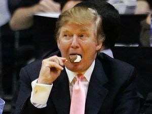 Begini Gaya Donald Trump Saat Makan Es Krim  hingga Steak