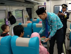 KAI Bagikan Sahur Gratis Terakhir di Atas Kereta