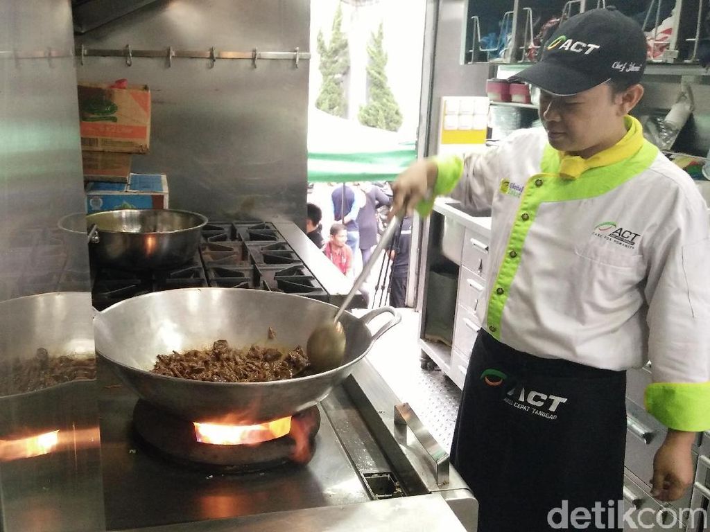 Sang Koki Penyaji Boga Duafa Sang Koki Penyaji Boga Duafa