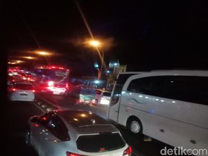 Jalur Nagreg Macet Parah, Kendaraan Nyaris Tak Bergerak