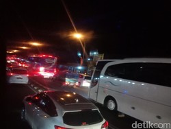 Jalur Nagreg Macet Parah, Kendaraan Nyaris Tak Bergerak