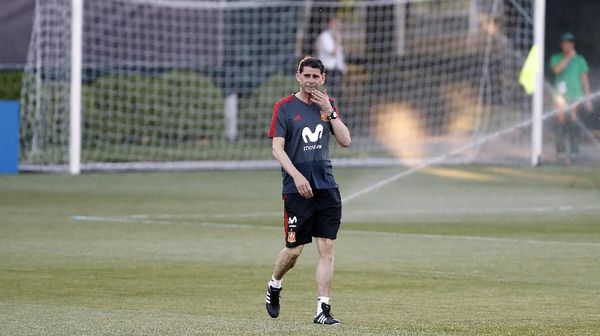 Foto: Lopetegui Out, Hierro Kini Pimpin Latihan Timnas Spanyol