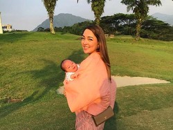 So Cute! Saat Dua Anak dr Reisa Broto Asmoro Saling Peluk