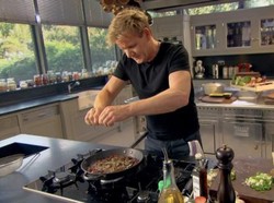Gara-gara Adegan Ini, Gordon Ramsay Dituntut Sebuah Restoran