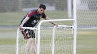 Eks bek Real Madrid itu turut menyiapkan alat latihan untuk skuat La Furia Roja. (Foto: Getty Images)