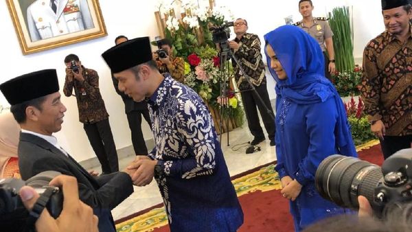Foto: AHY-Annisa Salam-salaman dengan Jokowi di Istana Bogor