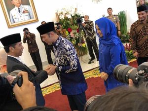 Foto: AHY-Annisa Salam-salaman dengan Jokowi di Istana Bogor Foto: AHY-Annisa Salam-salaman dengan Jokowi di Istana Bogor