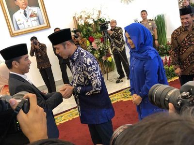 Foto: AHY-Annisa Salam-salaman dengan Jokowi di Istana Bogor