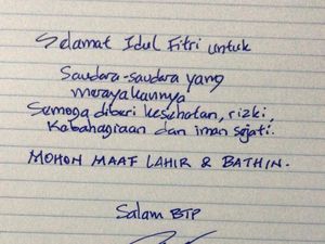 Ahok Ucapkan Selamat Idul Fitri Lewat Tulisan Tangan