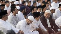 Foto: Senyum Novanto-Nazaruddin Saat Salat Id di Lapas Sukamiskin