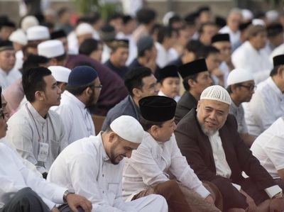 Foto: Senyum Novanto-Nazaruddin Saat Salat Id di Lapas Sukamiskin