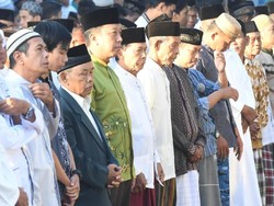 Mudik Lebaran, Rommy Sholat Ied di Lapangan Desa Jogotirto Sleman