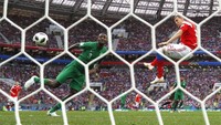 Di babak kedua, Rusia masih mendominasi Arab Saudi. Hasilnya, Artem Dzyuba membawa timnya unggul 3-0 lewat sundulannya di menit ke-71. (Foto: Kevin C. Cox/Getty Images)