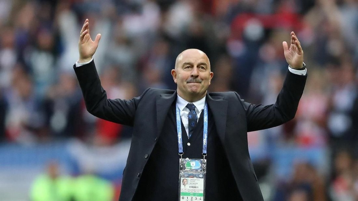 Stanislav Cherchesov di laga Rusia vs Arab Saudi. (Foto: Carl Recine/Action Images via Reuters)