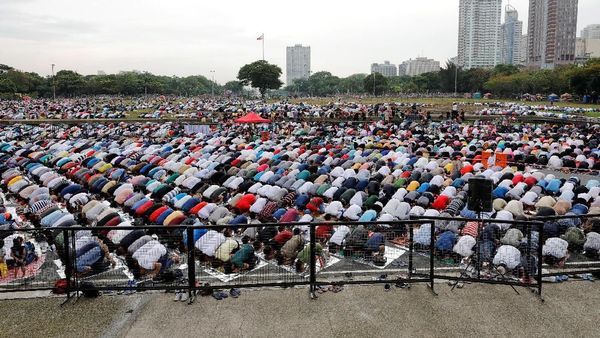 Foto: Menengok Khidmatnya Salat Idul Fitri di Manila Filipina