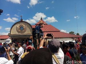 Meriahnya Rayahan Gunungan Syawal Keraton Yogyakarta Meriahnya Rayahan Gunungan Syawal Keraton Yogyakarta