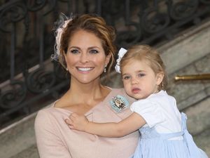 Aksi Kocak Putri Leonore dari Swedia di Acara Pembaptisan Adiknya