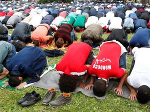 Ketika Pendukung Timnas Maroko Salat Id di Saint Petersburg