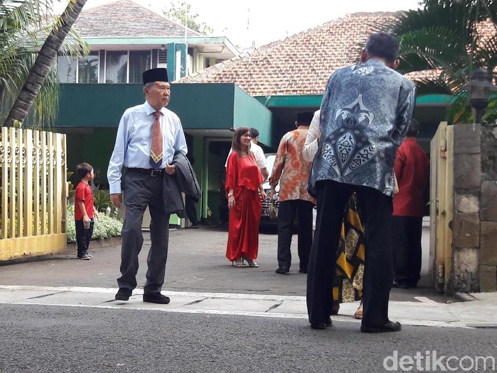 Idul Fitri, Tutut hingga Titiek Kumpul di Rumah Cendana Idul Fitri, Tutut hingga Titiek Kumpul di Rumah Cendana
