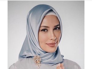 Teduhnya Sophia Latjuba Berhijab & Gaya Lebaran Keluarga Seleb