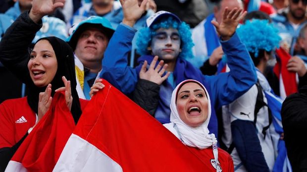 Kosongnya Stadion Ekaterinburg kabarnya karena harga tiket pertandingan yang terlalu mahal.