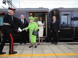 Meghan Markle Dilarang Pakai Perhiasan Ratu Elizabeth, Pangeran Harry Kecewa