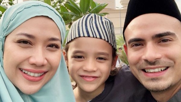 Potret Manis Keluarga Rayakan Lebaran, Mana yang Paling Kece, Bun?