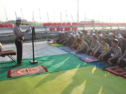 Melihat Pengawal Jalur Mudik Salat Id di Pinggir Tol