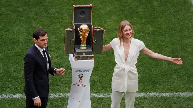 Mewahnya Trophy Case Piala World Cup Rancangan Louis Vuitton