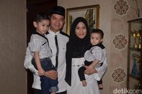 Cara Dude Harlino Membatasi Anak agar Tak Kecanduan Gadget