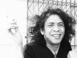 Akhir Cerita Sang Pelantun Sajak Ari Malibu