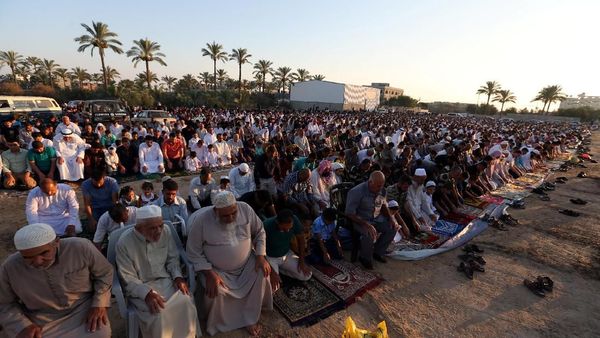 Potret Warga Palestina Salat Idul Fitri di Selatan Jalur Gaza